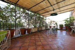 Terrace/patio - Historic apartment with terrace and city view (Roma)