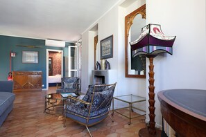 Interior - Historic apartment with terrace and city view (Roma)