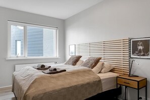 3 bedrooms, WiFi, bed sheets - City centre premium apartment with free parking (Reykjavík)