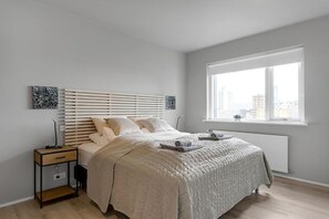 3 bedrooms, WiFi, bed sheets - City centre premium apartment with free parking (Reykjavík)