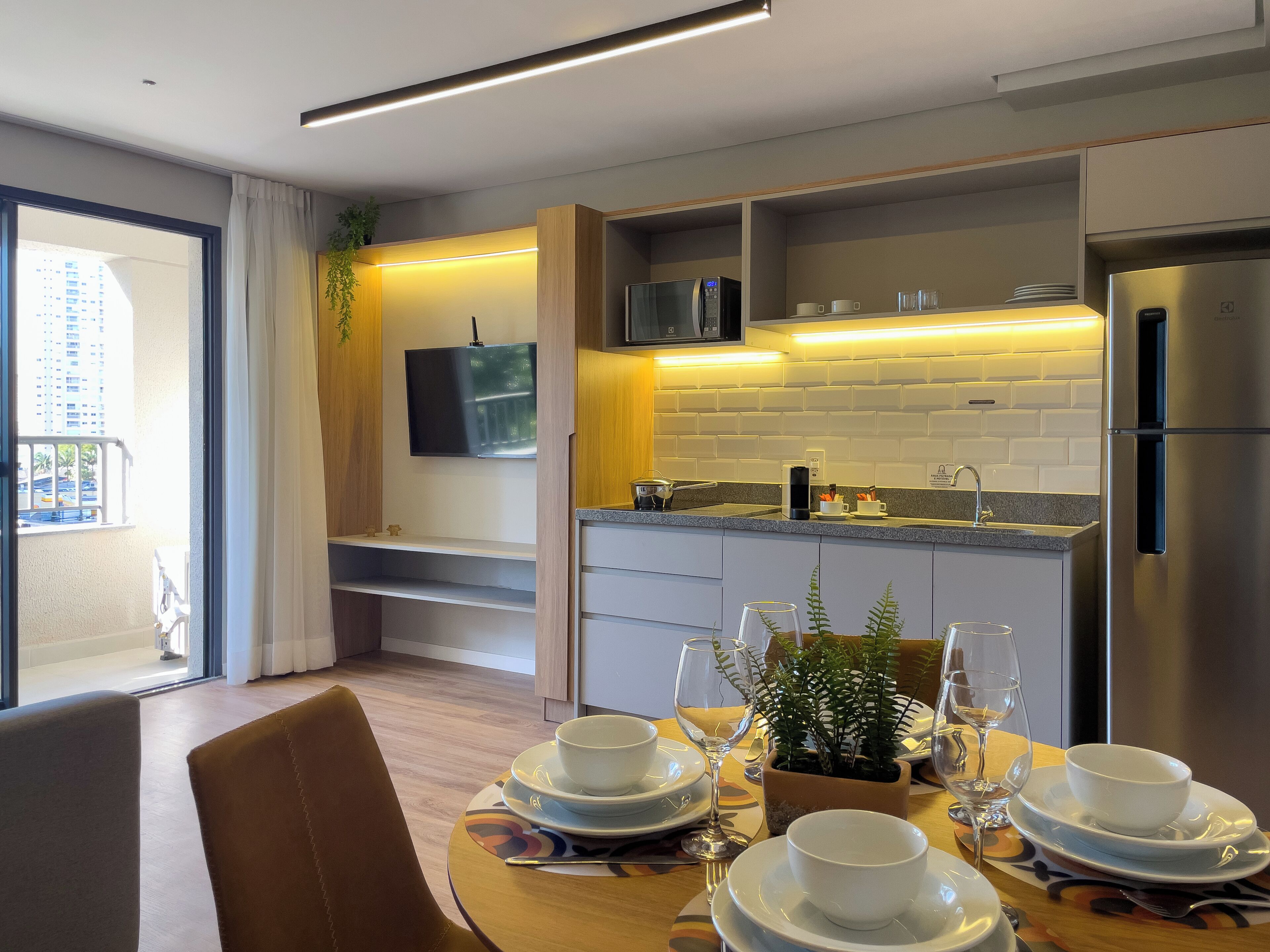 Apartamento | Cocina privada | Frigorífico, microondas, placa de cocina y tostadora