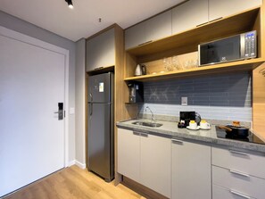 Studio | Dapur peribadi | Peti sejuk, ketuhar gelombang mikro 
