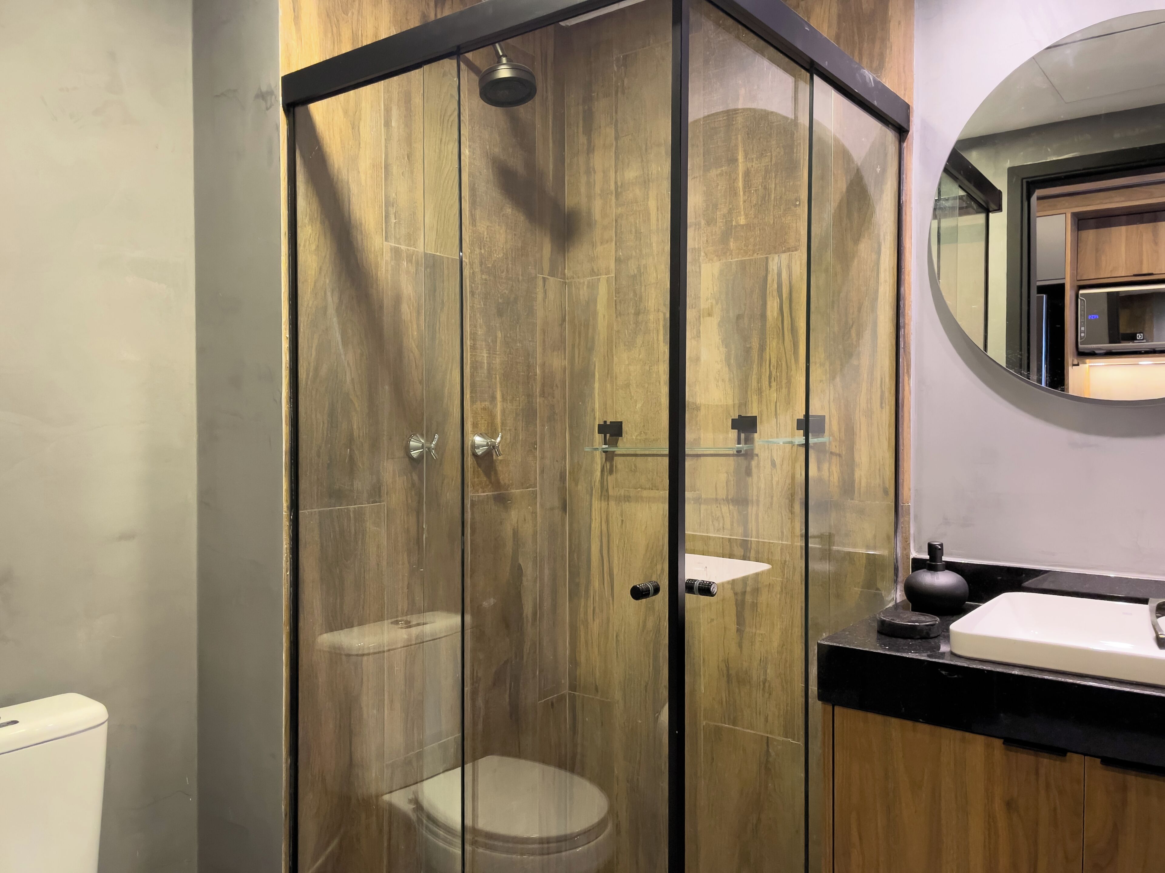 Monolocale | Bagno | Doccia, asciugamani, sapone, shampoo