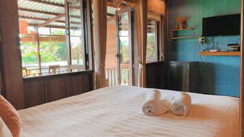 3 bedrooms, iron/ironing board, free WiFi