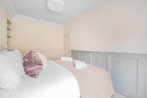 1 bedroom, iron/ironing board, travel cot, WiFi - Romantic Getaway Apartment in Central Bath - VAT Q (Bath)