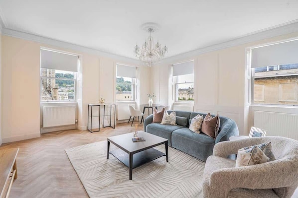Living area - Romantic Getaway Apartment in Central Bath - VAT Q (Bath)