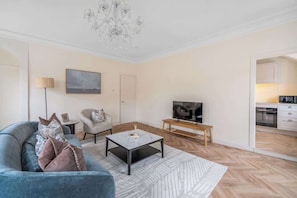 Living area - Romantic Getaway Apartment in Central Bath - VAT Q (Bath)