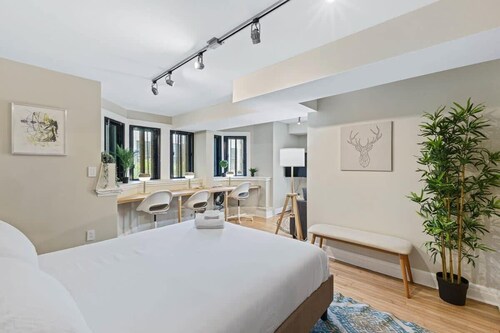 Heritage Mansion 1BR unit in heart of MTL
