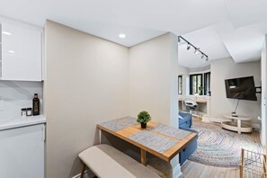 Téléviseur, bureau