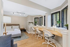 1 chambre, bureau, fer et planche à repasser, Wi-Fi