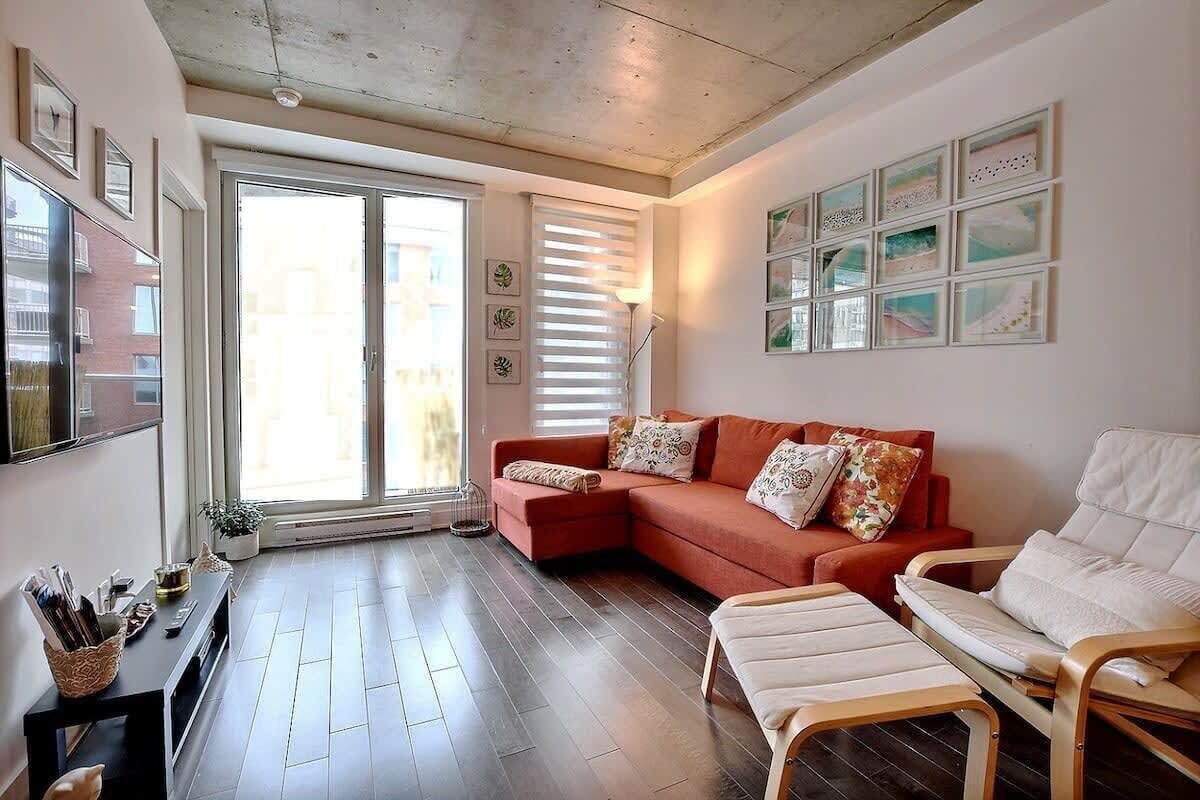 Stunning 1br Condo With Balcony In Heart Of Mtl - Quebec
