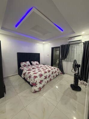 2 bedrooms, in-room safe, iron/ironing board, free WiFi