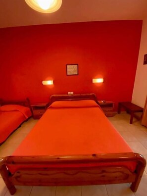 Iron/ironing board, travel cot, WiFi, bed sheets