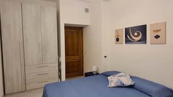 1 bedroom, bed sheets