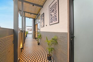 Property grounds - Kzar Select (Kolkata)