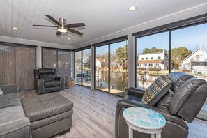 TV, offices - Ocean Pines Oasis | Kayaks, Firepit, 4BR & 10 Min to Beach (Ocean Pines)
