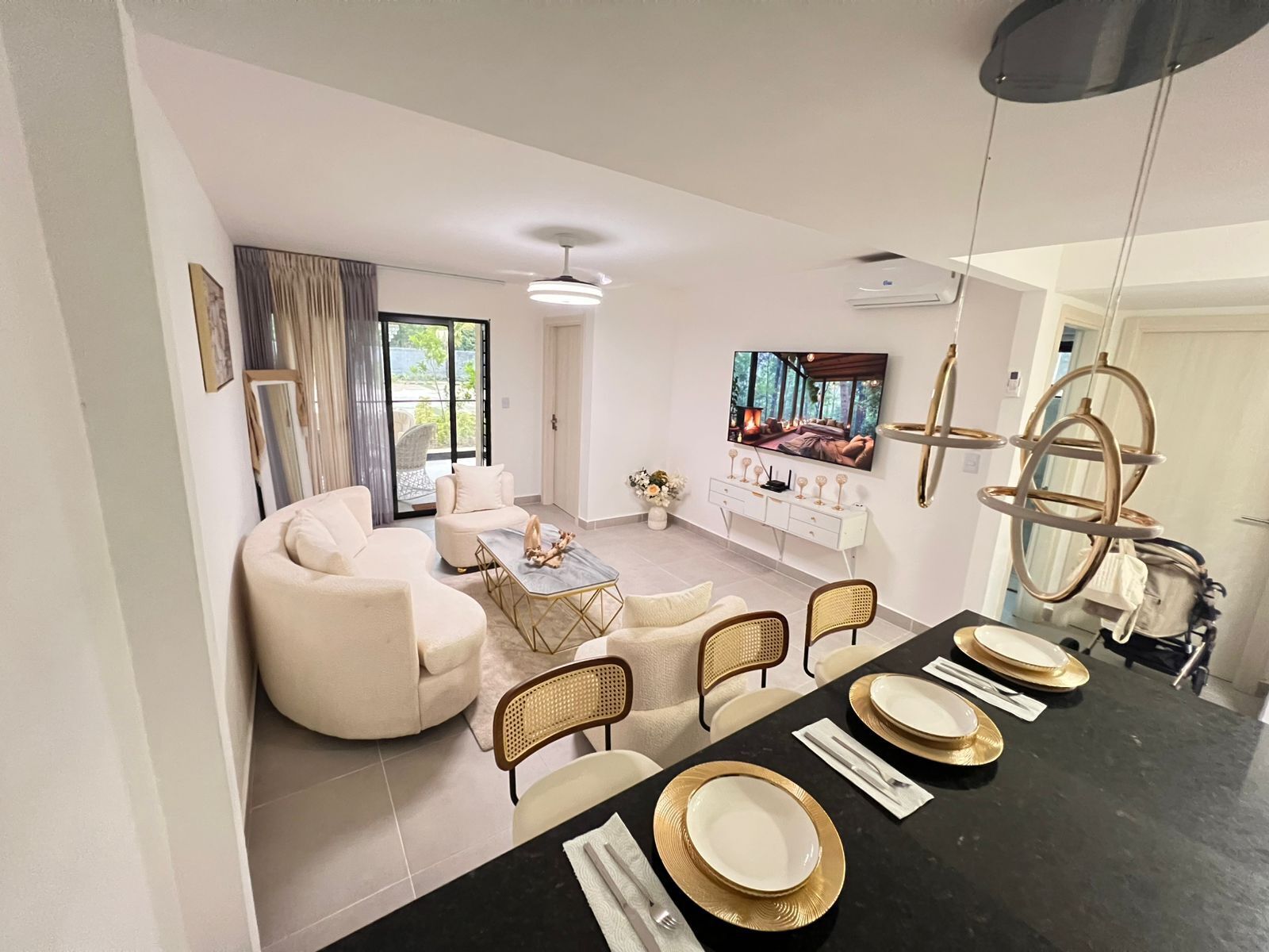 Apartment, 2 Bedrooms, Accessible, Smoking | Dining room