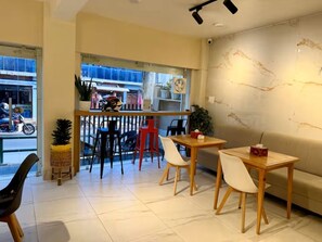 Dining - Modern 2BR with kitchen Retreat Near Boudha Stupa (Bagmati Province)