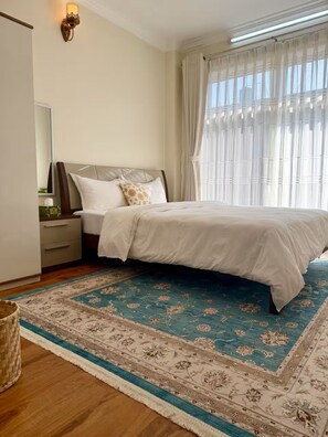 2 habitaciones, tabla de planchar con plancha, wifi y ropa de cama 