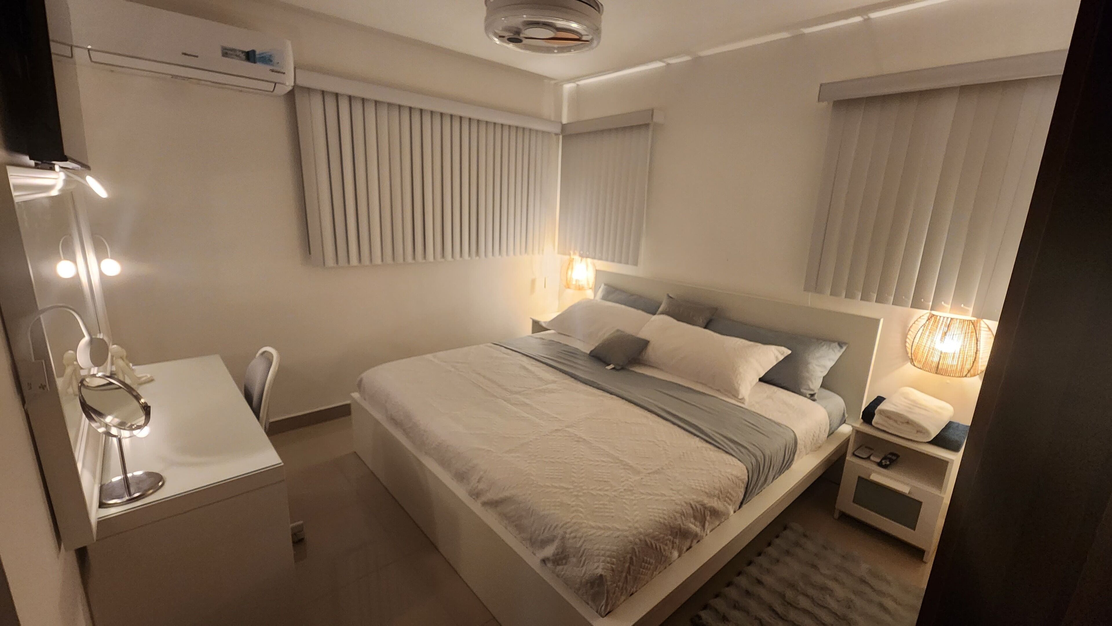 3 slaapkamers, een kluis op de kamer, een bureau