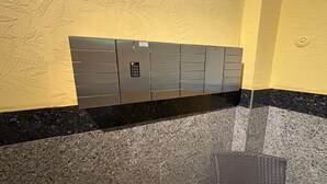 A wall-mounted elevator with a keypad control panel. - Hotel Reichshof (Schwerte)