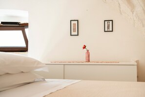2 bedrooms, iron/ironing board, bed sheets