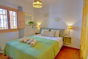Bügeleisen/Bügelbrett, Reisekinderbett, Bettwäsche