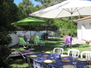 Outdoor dining - Close to the village of L'Herbe Comfortable and spacious villa for 11 people (Lège-Cap-Ferret)