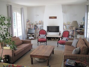 TV, fireplace - Close to the village of L'Herbe Comfortable and spacious villa for 11 people (Lège-Cap-Ferret)