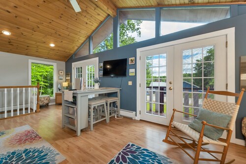 Lake area Chalet w/ Deck, Firepit & Beach Access