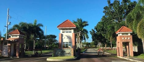 House, 3 Bedrooms, Garden View | Property grounds