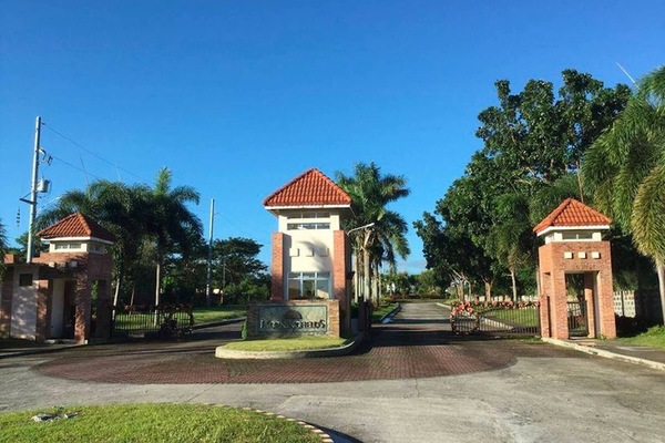 House, 3 Bedrooms, Garden View | Property grounds