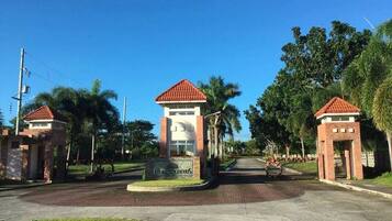 House, 3 Bedrooms, Garden View | Property grounds