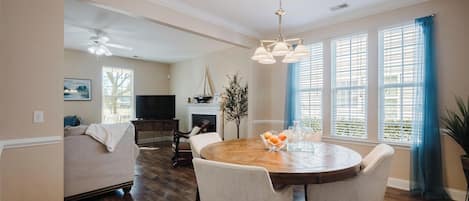 Maison, plusieurs lits, patio, vue jardin (Tide and Time Again) | Restauration