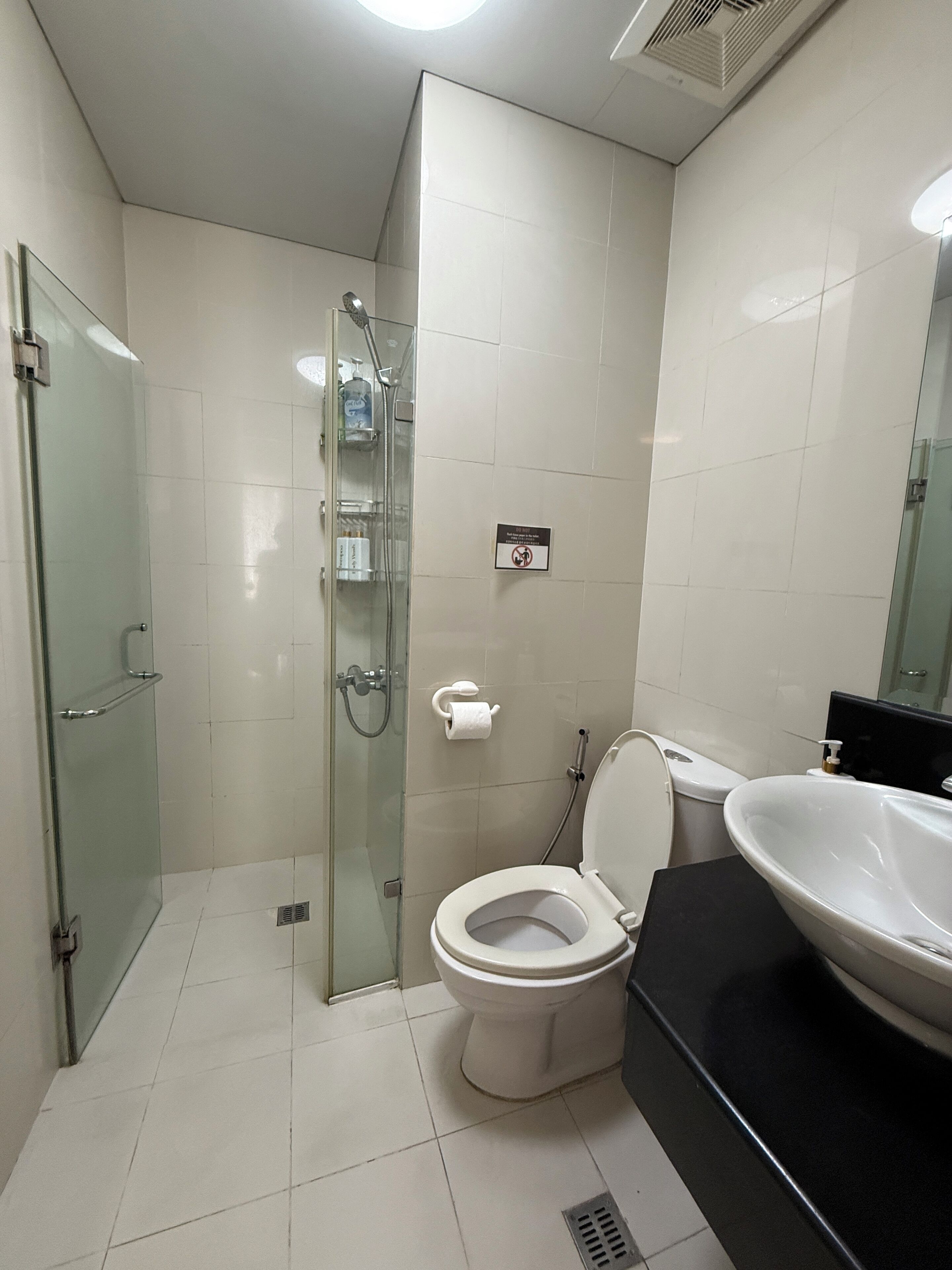 Toallas, jabón, papel de baño 