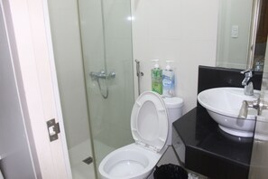 Towels, soap, toilet paper - One Palm Tree Villas Across MNL Airport T3 (Pasay City)
