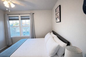 Room - Amazing 3-bedroom house with AC in delightful Kent (Kent)