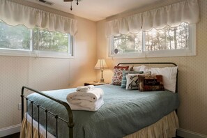 Iron/ironing board, WiFi, bed sheets - Blue Ridge Retreat, Hot Tub, Fireplace & Mountain Views (Black Mountain)