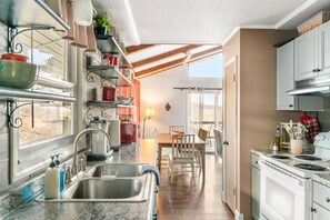 Coffee/tea maker, fridge, microwave, oven - Blue Ridge Retreat, Hot Tub, Fireplace & Mountain Views (Black Mountain)