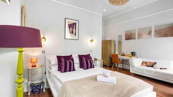 1 bedroom, bed sheets