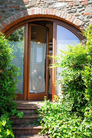 Exterior detail - Luxury Chianti Villa with Private Pool & Jacuzzi EXCLUSIVE SUMMER EXPERIENCE (Toscana)
