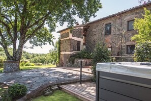Terrace/patio - Luxury Chianti Villa with Private Pool & Jacuzzi EXCLUSIVE SUMMER EXPERIENCE (Toscana)