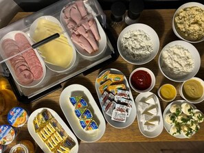 Petit déjeuner continental servi tous les jours en supplément