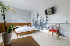 Classic Double or Twin Room, City View | Seterika/papan seterika, Wi-fi percuma 