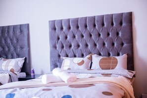 6 bedrooms, desk, iron/ironing board, free WiFi - LANSM Lafi Luxury - Secured within a Golf Estate, Near Many Tourist attractions! (Johannesburg)