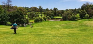 Golf - LANSM Lafi Luxury - Secured within a Golf Estate, Near Many Tourist attractions! (Johannesburg)
