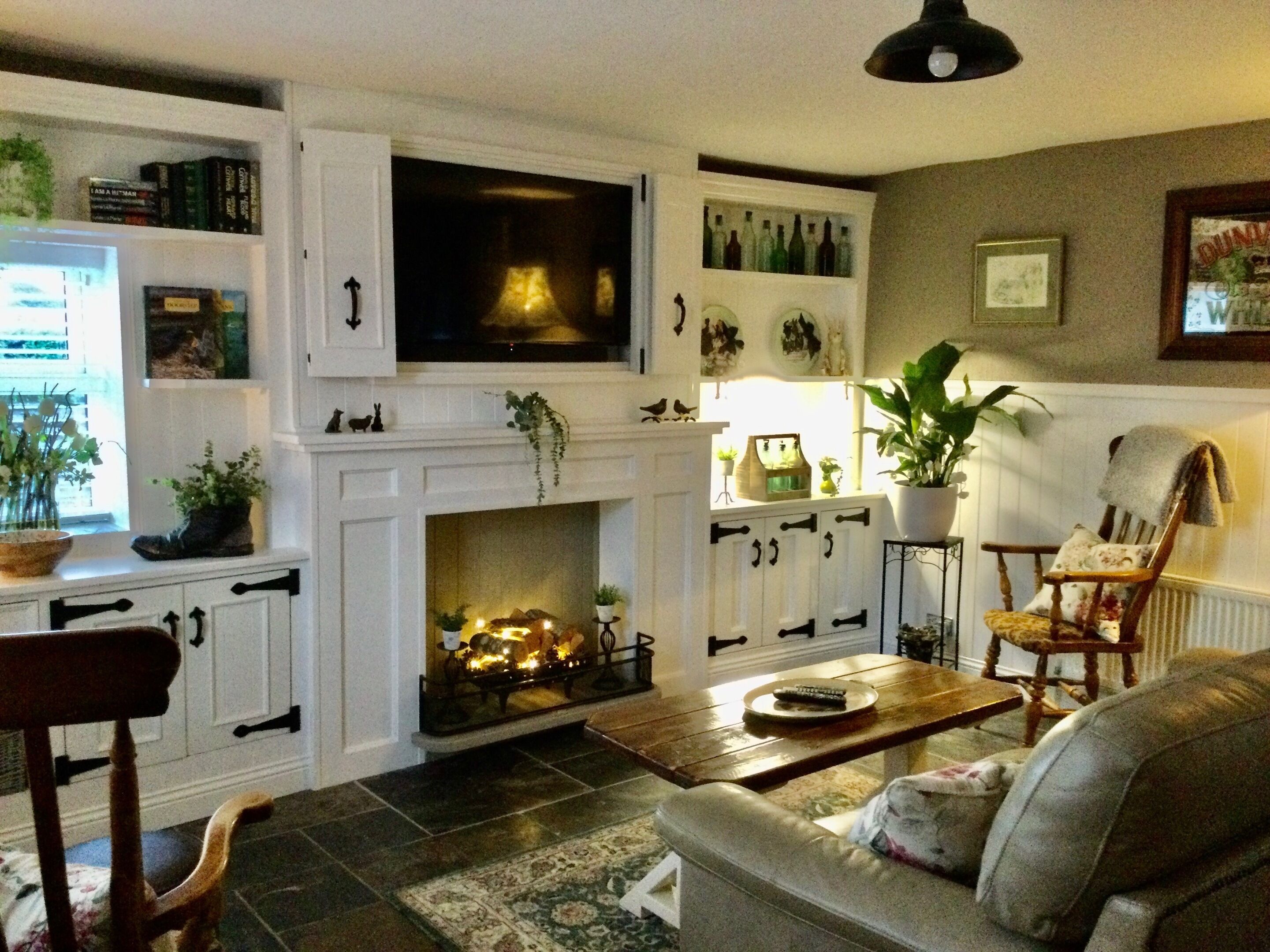Traditional living room with smart TV, dining area and under floor heating.