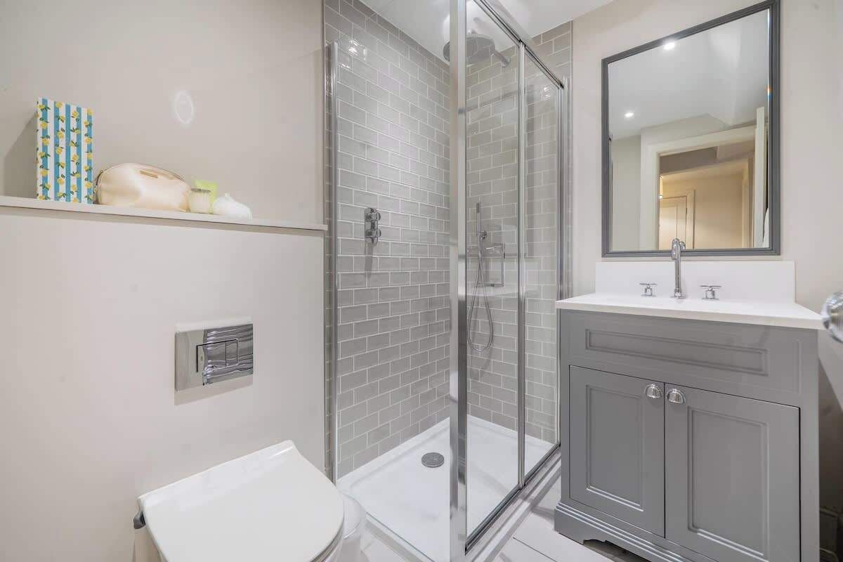 Shower, hair dryer, towels, shampoo