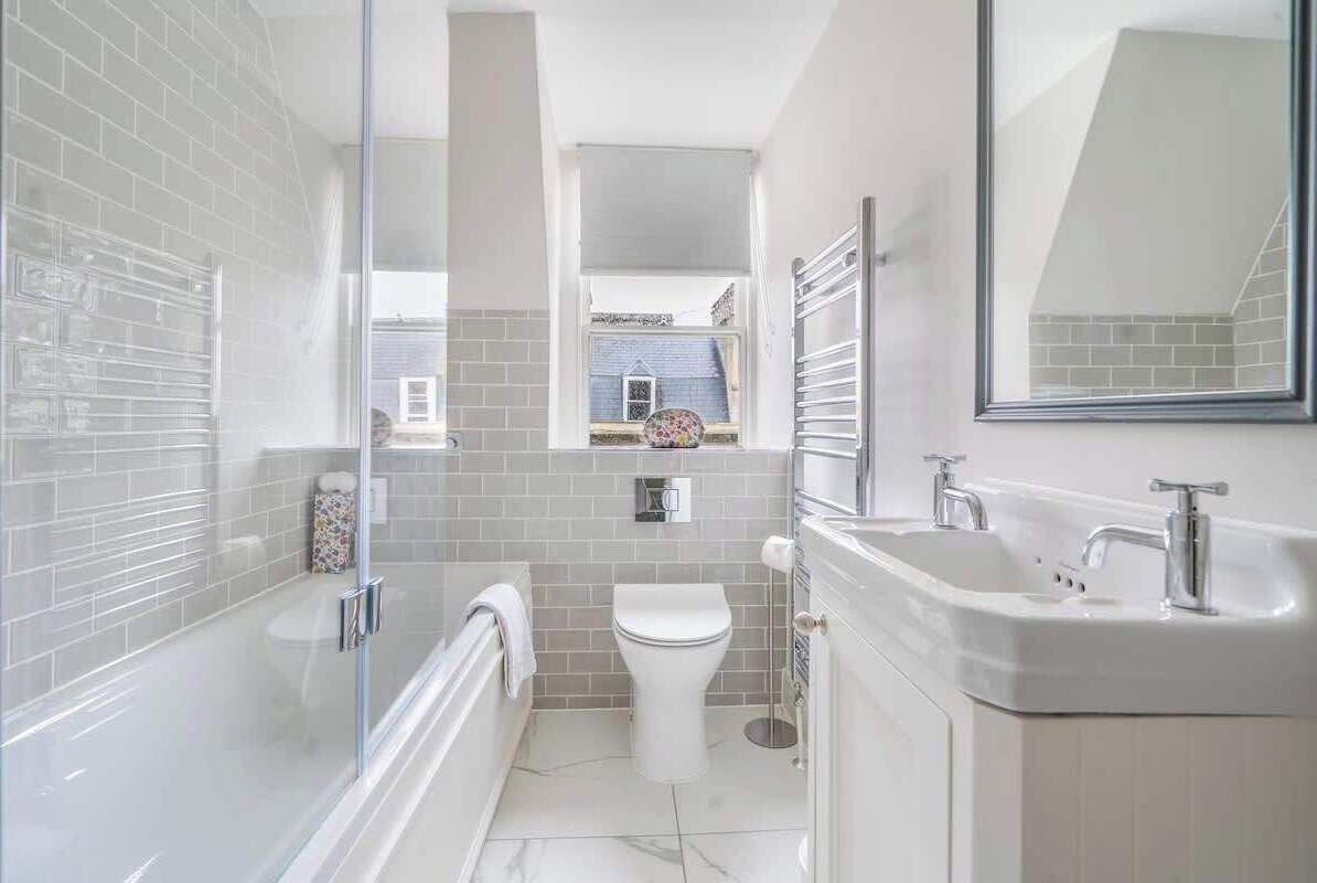 Shower, hair dryer, towels, shampoo