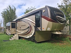 Miscellaneous - Cozy camper in quaint small town (Frostproof)